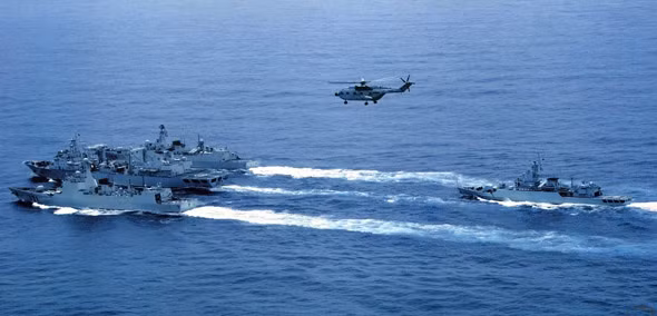 Hạm đội Nam Hải trong một cuộc tập trận đánh chiếm đảo năm 2013 (nguồn: military.dwnews.com)