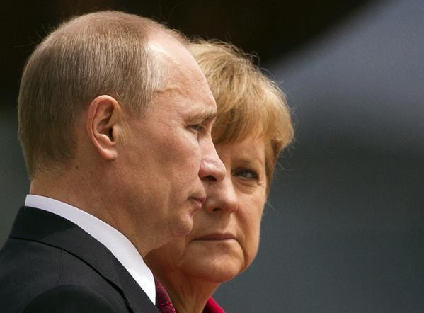 Tổng thống Nga Vladimir Putin và Thủ tướng Đức Merkel Tổng thống Nga Vladimir Putin và Thủ tướng Đức Merkel