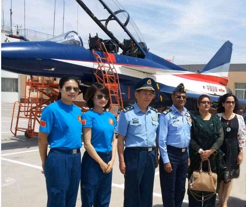Tham mưu trưởng Không quân Pakistan Sohail Aman thăm quan máy bay Trung Quốc