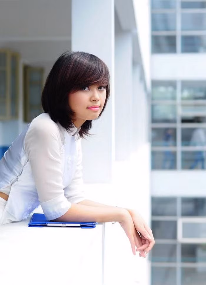 Cùng ngắm nét đẹp “tây tây” của cô sinh viên kiến trúc này nhé!