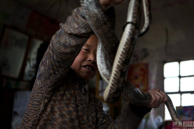 "Mẹ và con". "Mẹ và con".