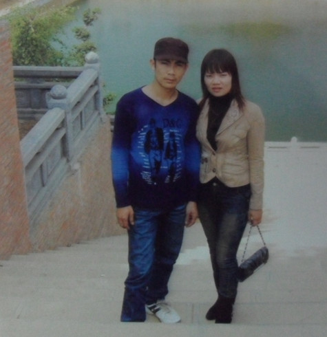 Vợ chồng anh Hùng thuở còn mặn nồng. Ảnh gia đình cung cấp Vợ chồng anh Hùng thuở còn mặn nồng. Ảnh gia đình cung cấp