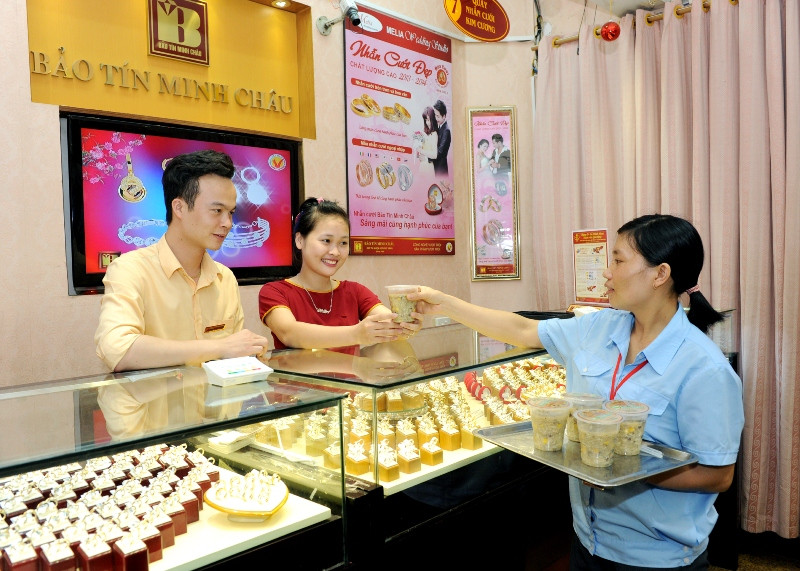 Nhân viên Bảo Tín Minh Châu bị cho nghỉ việc để tránh thưởng tết (ảnh minh họa - nguồn Bảo Tín Minh Châu) Nhân viên Bảo Tín Minh Châu bị cho nghỉ việc để tránh thưởng tết (ảnh minh họa - nguồn Bảo Tín Minh Châu)