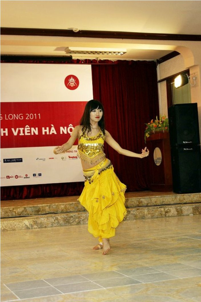 Hồng Ngọc trong phần thi Tài năng-Imiss Thăng Long