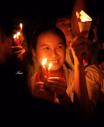 Sinh viên Đại học Đại Nam chung thông điệp: “Tôi và bạn hãy cùng hành động” nhằm chống lại biến đổi khí hậu toàn cầu.