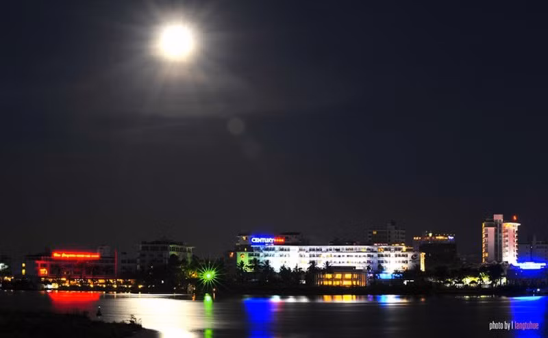 Huế rất riêng...yên bình như một cô nàng e ấp