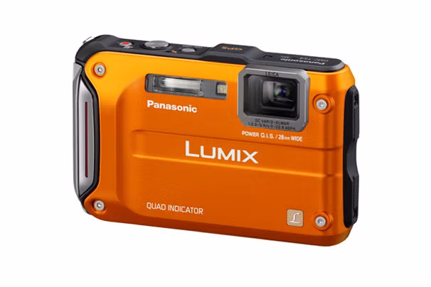 Đây là sản phẩm cao cấp mới trong dòng camera siêu bền. Ngoài thiết kế cứng cáp với vỏ kim loại, chống nước chống bụi, chống đông, Panasonic Lumix DMC-TS4 còn có các tính năng hỗ trợ người dùng trong những môi trường khắc nhiệt nhất như la bàn, áp kế, geotag. Sản phẩm sẽ có giá $399