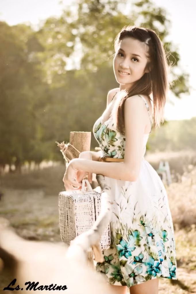 Những chiếc váy điểm hoa dịu mắt những ngày hè luôn là lựa chọn ưu ái của cô nàng. Xem thêm: Cơn sốt 'thiên sứ 9X': Hotgirl Hàn Quốc cũng phải "chào thua" Những chiếc váy điểm hoa dịu mắt những ngày hè luôn là lựa chọn ưu ái của cô nàng. Xem thêm: Cơn sốt 'thiên sứ 9X': Hotgirl Hàn Quốc cũng phải "chào thua"