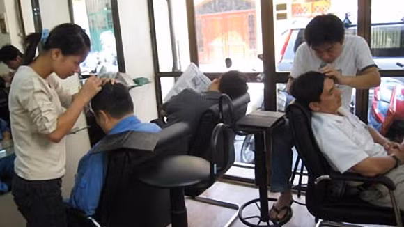 Nghề "độc" tại Hà thành: Nhổ tóc bạc, giũa móng, làm đẹp cho thú cưng ảnh 1