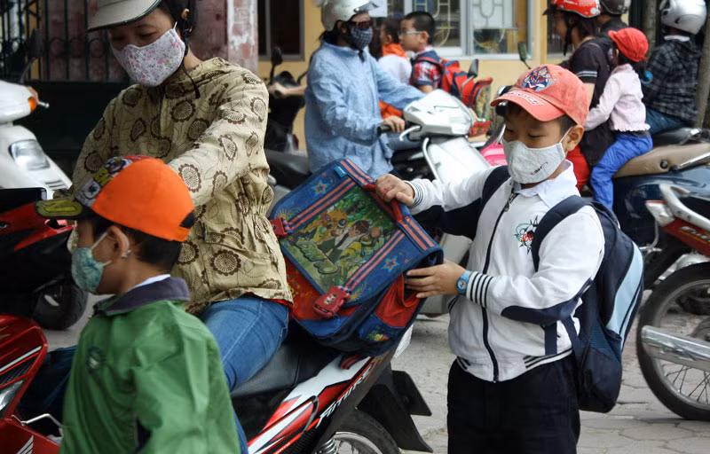 Trong đợt gió lạnh đầu tiên của năm 2012, học sinh Hà Nội đã khoác áo mùa đông đến trường. Chùm ảnh: Một ngày đến lớp của 'chú lính chì' Thiện Nhân Chùm ảnh: Ba nữ sinh "hot" nhất Học viện Cảnh sát Nhân dân Chùm ảnh: Gian nan đường đến trường sau lũ Trong đợt gió lạnh đầu tiên của năm 2012, học sinh Hà Nội đã khoác áo mùa đông đến trường. Chùm ảnh: Một ngày đến lớp của 'chú lính chì' Thiện Nhân Chùm ảnh: Ba nữ sinh "hot" nhất Học viện Cảnh sát Nhân dân Chùm ảnh: Gian nan đường đến trường sau lũ