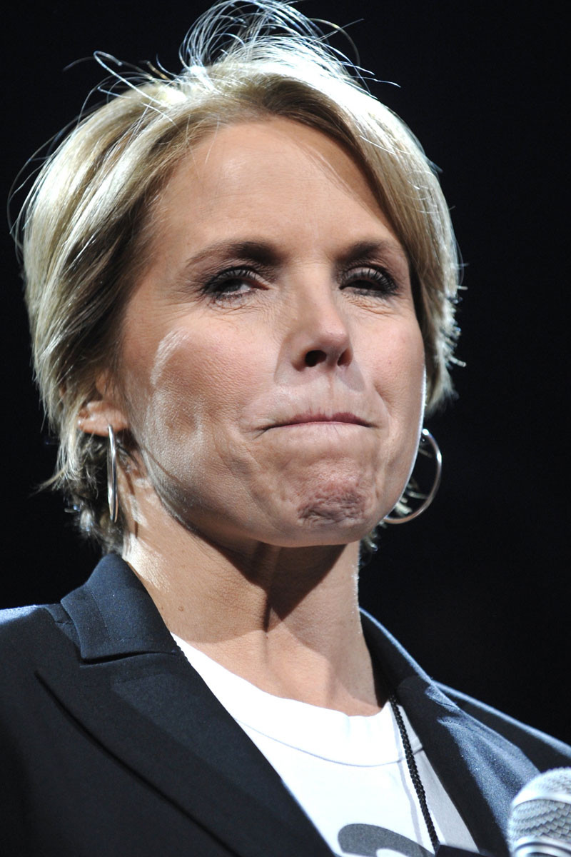 Katie Couric- nữ MC đầu tiên và duy nhất cho tới nay dẫn chương trình của 3 talk show ăn khách nhất, uy tín nhất tại Mỹ- CBS Evening News, 60 Minustes và Today. >>> NHỮNG HOTGIRL TỪNG THI ĐỖ THỦ KHOA ĐẠI HỌC