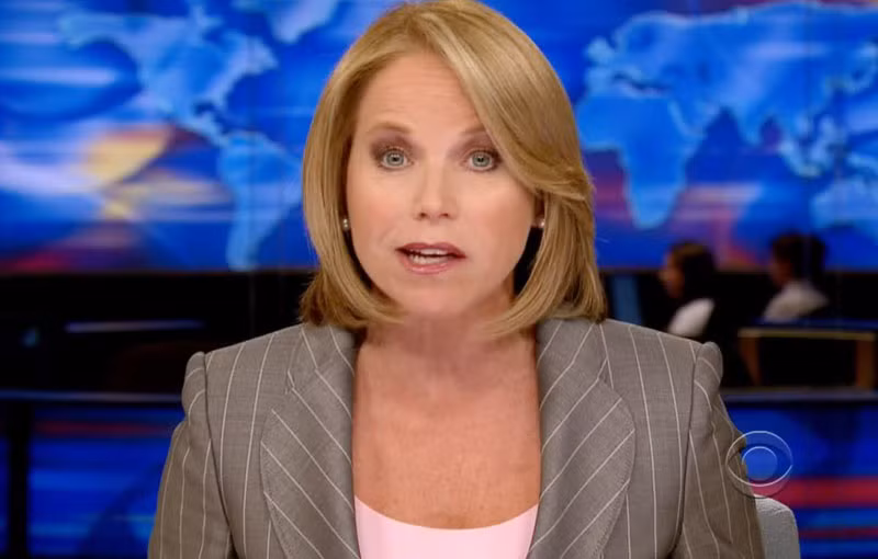 Katie Couric, người dẫn chương trình của đài CBS, từng bị từ chối vào đại học Smith. Nhưng sau đó, Couric đã vào đại học Virginia, nơi cô trở thành tổng biên tập tờ báo của trường. >>> NHỮNG HOTGIRL TỪNG THI ĐỖ THỦ KHOA ĐẠI HỌC Katie Couric, người dẫn chương trình của đài CBS, từng bị từ chối vào đại học Smith. Nhưng sau đó, Couric đã vào đại học Virginia, nơi cô trở thành tổng biên tập tờ báo của trường. >>> NHỮNG HOTGIRL TỪNG THI ĐỖ THỦ KHOA ĐẠI HỌC