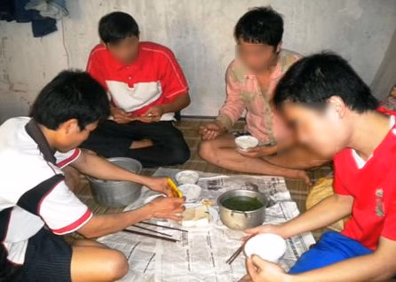 Xếp hạng để làm gì khi những bữa cơm sinh viên đạm bạc muốn rơi nước mắt?