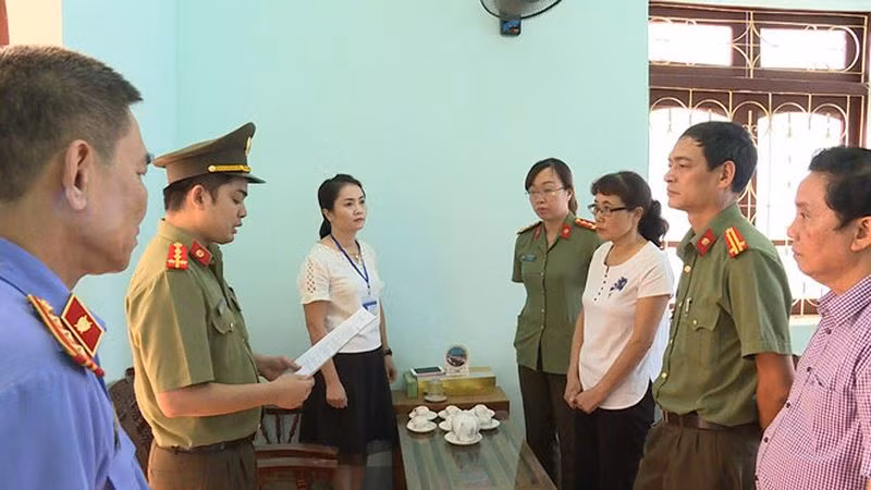 Công bố danh tính, điều tra phụ huynh có con được nâng điểm mới công bằng ảnh 1