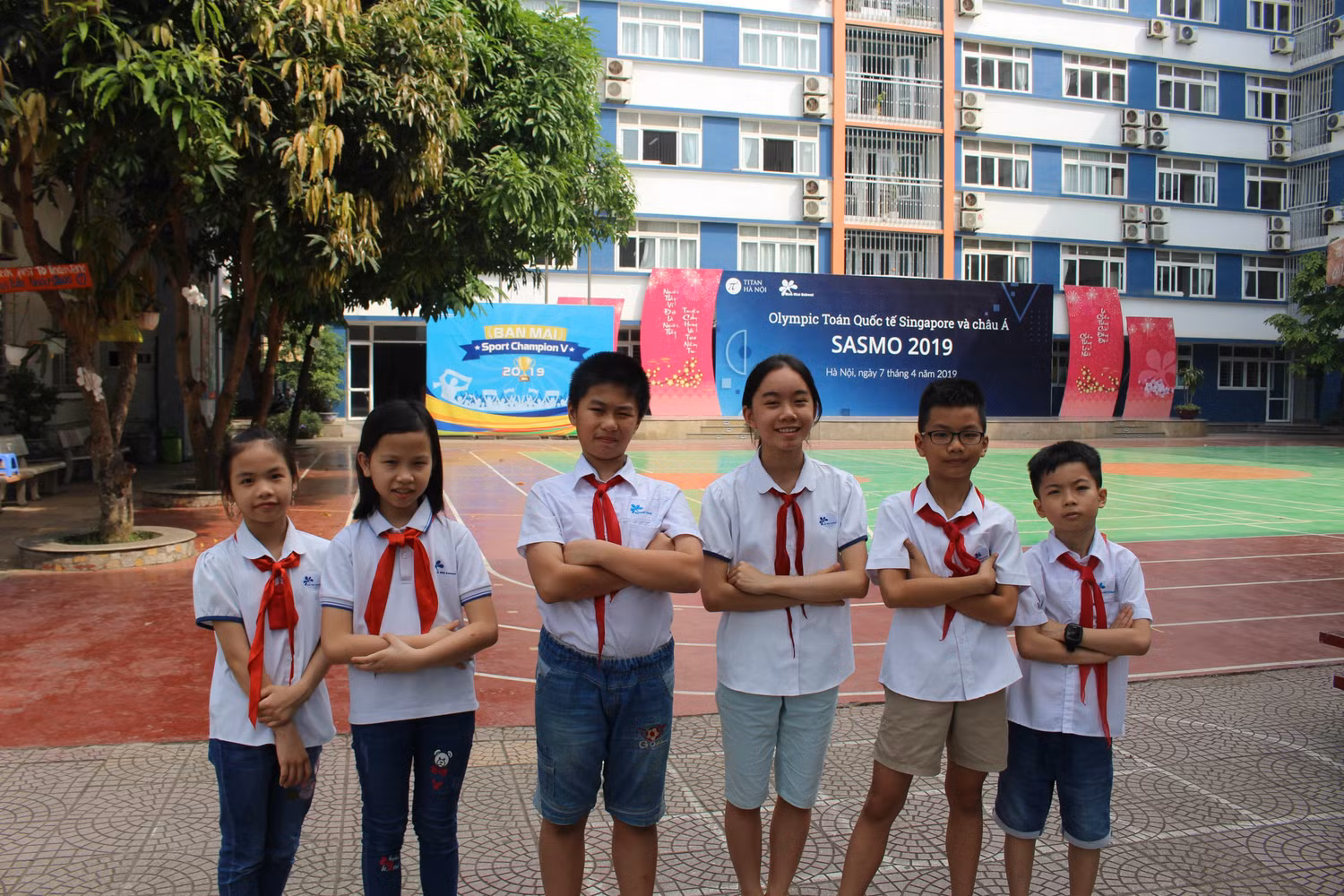Giải Khuyến khích: Học sinh Ngọc Hân, Phương Chi, Minh Phương,Thiên Hương, Huy Vinh, Thành An (từ trái sang phải). Ảnh: Nhà trường cung cấp