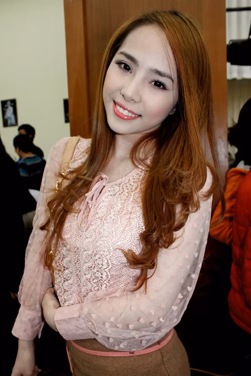 "Cá sấu chúa" Quỳnh Nga "lột xác" từ đen nhẻm đến trắng bệch "Cá sấu chúa" Quỳnh Nga "lột xác" từ đen nhẻm đến trắng bệch