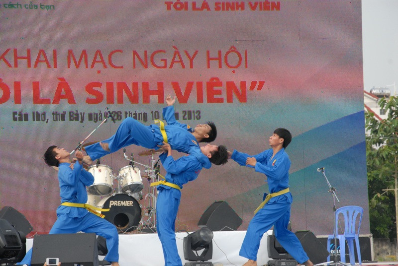 Màn trình diễn võ thuật ngoạn mục của sinh viên Cần Thơ.