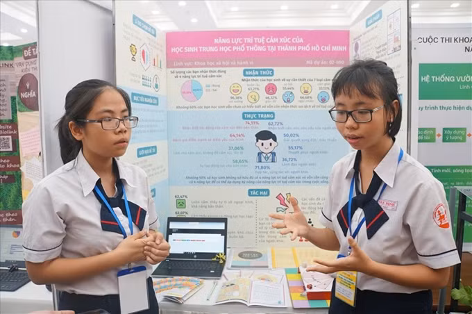 Cuộc thi khoa học kỹ thuật cấp quốc gia dành cho học sinh trung học được tổ chức hàng năm nhằm phát triển phong trào, khuyến khích học sinh trung học nghiên cứu khoa học, sáng tạo kỹ thuật, công nghệ... (Ảnh minh họa: Báo Lao động)
