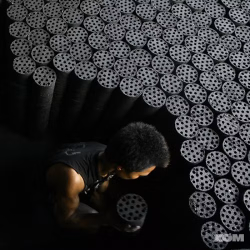 Theo thống kê mới nhất, Hà Nội hiện còn khoảng 30% số hộ có đun than tổ ong. Tỷ lệ này ở nông thôn có thể lên tới 60-70%. Và khi giá điện, giá gas tăng cao, xu hướng những hộ nghèo sử dụng than tổ ong có thể tăng trong thời gian tới. Theo thống kê mới nhất, Hà Nội hiện còn khoảng 30% số hộ có đun than tổ ong. Tỷ lệ này ở nông thôn có thể lên tới 60-70%. Và khi giá điện, giá gas tăng cao, xu hướng những hộ nghèo sử dụng than tổ ong có thể tăng trong thời gian tới.