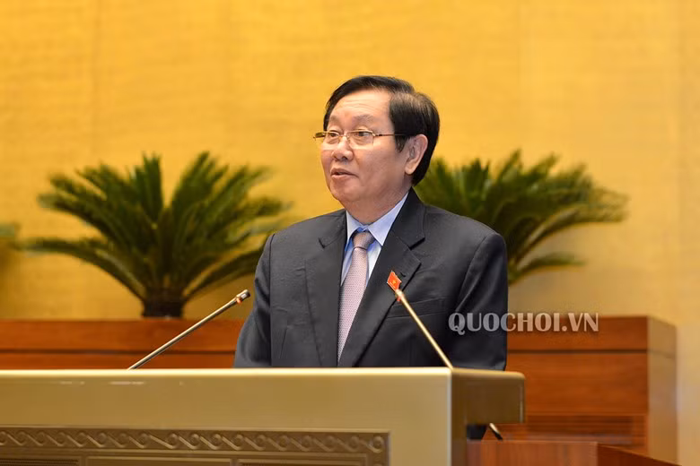 Bộ trưởng Nội vụ Lê Vĩnh Tân trả lời chất vấn trước Quốc hội. Ảnh: Quochoi.vn