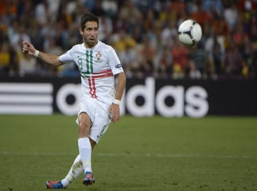 Moutinho (Porto): Tân HLV Tottenham rất muốn có sự phục vụ của tuyển thủ Bồ Đào Nha để thay thế Luka Modric, người được cho là đang trên đường tới Real Madrid. Nhưng hiện tại có cả MU cũng tỏ ta rất quyết tâm chiêu mộ tiền vệ 26 tuổi này.