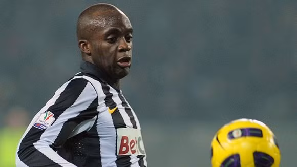 Cầu thủ 27 tuổi Mohamed Sissoko sinh ra tại Pháp nhưng đã chọn khoác áo ĐT Mali. Anh từng thi đấu cho Valencia và Liverpool trước khi chuyển đến Juventus năm 2008. Với kinh nghiệm thi đấu đỉnh cao như vậy, Sissoko đủ sức truyền chất thép cho tuyến giữa PSG.