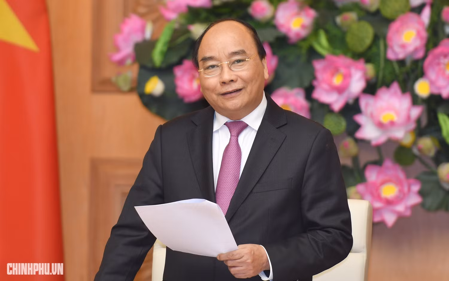 Thủ tướng nêu rõ, việc giáo dục chăm sóc sức khỏe rất quan trọng trong từng gia đình, bản làng, thôn ấp. ảnh: VGP.