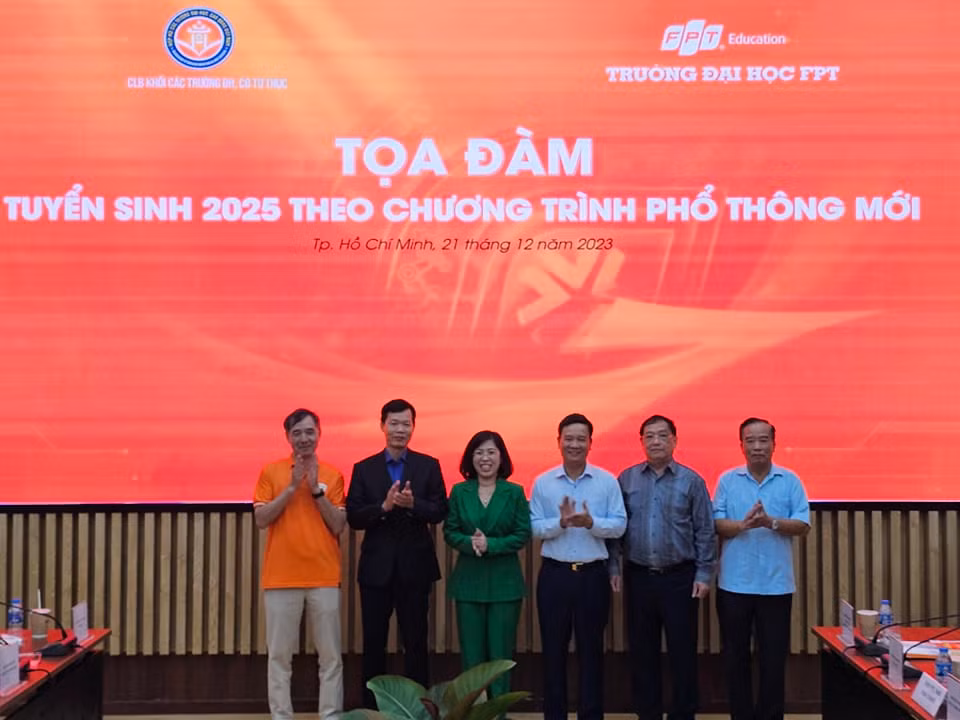 Câu lạc bộ Các trường đại học, cao đẳng ngoài công lập (trực thuộc Hiệp hội Các trường đại học, cao đẳng Việt Nam) bầu bổ sung hai phó chủ nhiệm (ảnh: V.D)