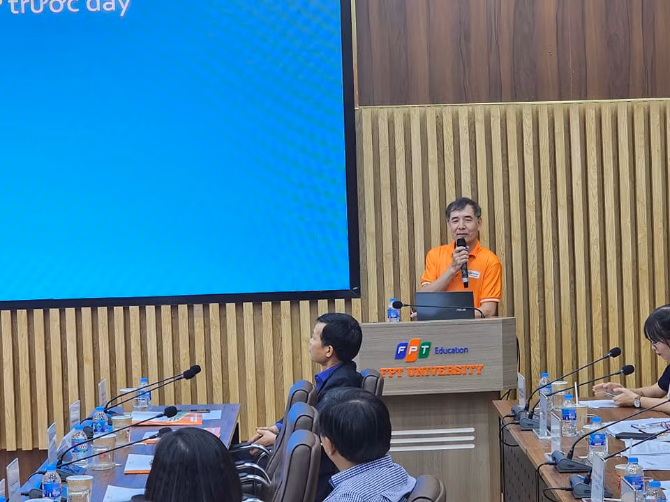 Tiến sĩ Lê Trường Tùng phát biểu tại buổi tọa đàm (ảnh: V.D)