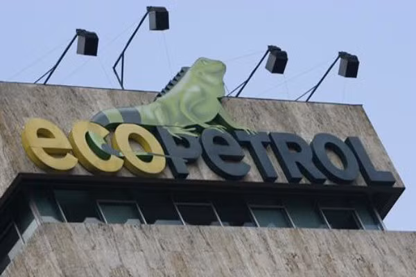 14. Ecopetrol Quốc gia: Colombia Tài sản: 52 tỷ USD Doanh thu: 37 tỷ USD Lợi nhuận: 9 tỷ USD Dự trữ dầu: 2 tỷ thùng