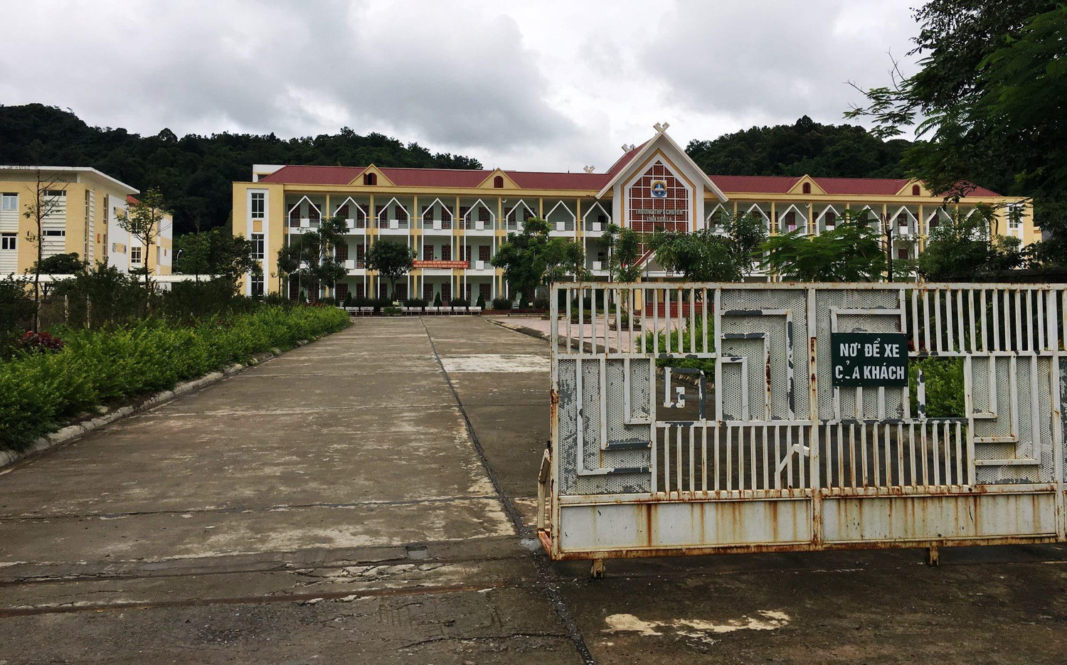 Nhiều thí sinh đến từ Trường trung học phổ thông chuyên Sơn La được nâng điểm để trúng tuyển vào trường khối công an, quân đội và trường Top đầu cả nước gây bức xúc dư luận. Ảnh: Vũ Phương. Nhiều thí sinh đến từ Trường trung học phổ thông chuyên Sơn La được nâng điểm để trúng tuyển vào trường khối công an, quân đội và trường Top đầu cả nước gây bức xúc dư luận. Ảnh: Vũ Phương.
