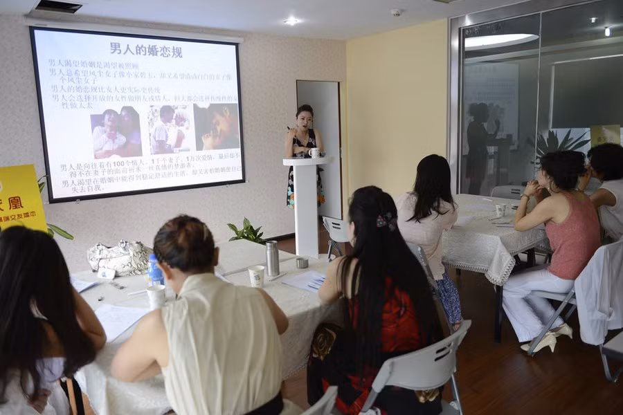Chăm chú nghe giảng như nuốt từng lời