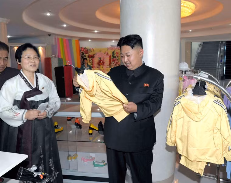 Kiểm tra các bộ quần áo cho lứa tuổi thiếu niên