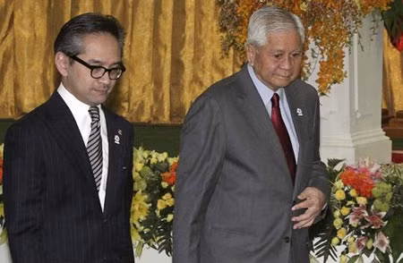 Ngoại trưởng Indonesia và Philippines trao đổi về việc đoàn kết nội khối ASEAN trong vấn đề biển Đông
