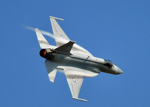 Máy bay chiến đấu hạng nhẹ JF-17 Thunder do Trung Quốc-Pakistan hợp tác chế tạo, lệ thuộc vào nhập khẩu động cơ Nga