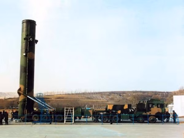Tân Hoa xã tự tin cho rằng, tên lửa chiến lược Đông Phong-31 Trung Quốc đã ứng dụng rất nhiều "công nghệ mới", một số tính năng đạt trình độ "đẫn trước" thế giới.