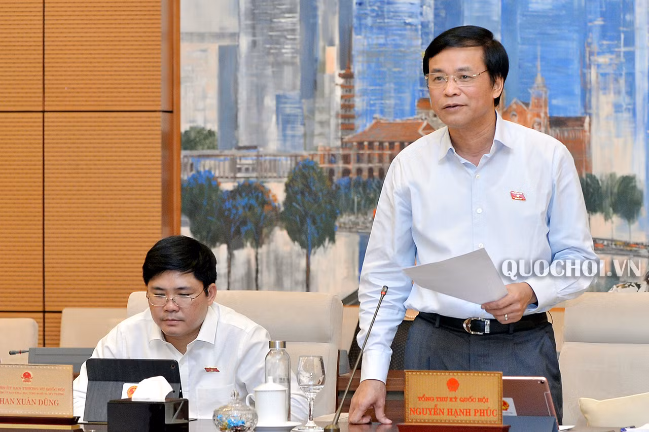 Nhìn nhận những khó khăn trong việc Bộ Giáo dục tổ chức biên soạn sách, Chủ nhiệm Văn phòng Quốc hội - Nguyễn Hạnh Phúc đánh giá khó khăn này là khách quan.(Ảnh: quochoi.vn) Nhìn nhận những khó khăn trong việc Bộ Giáo dục tổ chức biên soạn sách, Chủ nhiệm Văn phòng Quốc hội - Nguyễn Hạnh Phúc đánh giá khó khăn này là khách quan.(Ảnh: quochoi.vn)