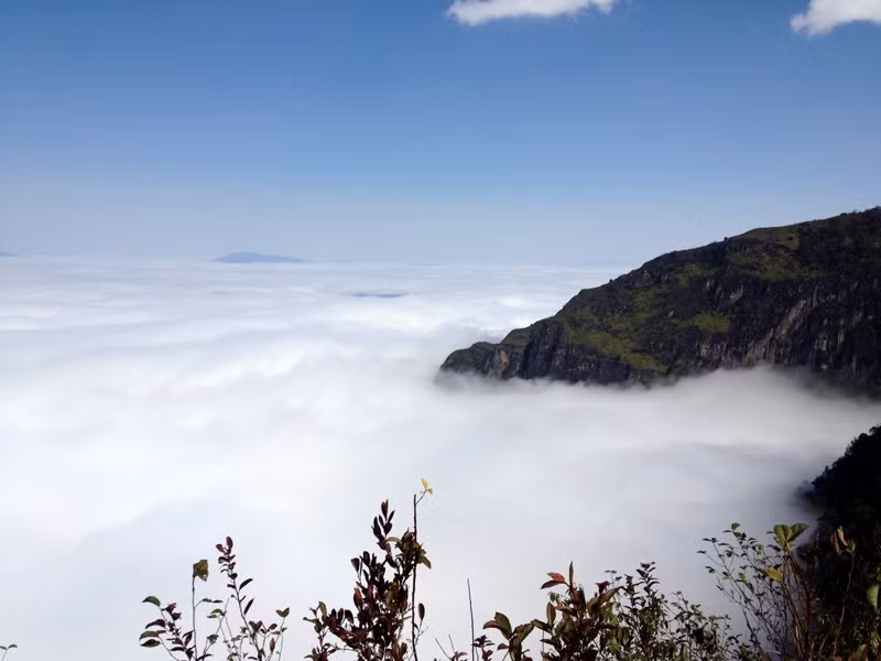 Mây trắng tinh khôi, bồng bềnh như chốn tiên cảnh.