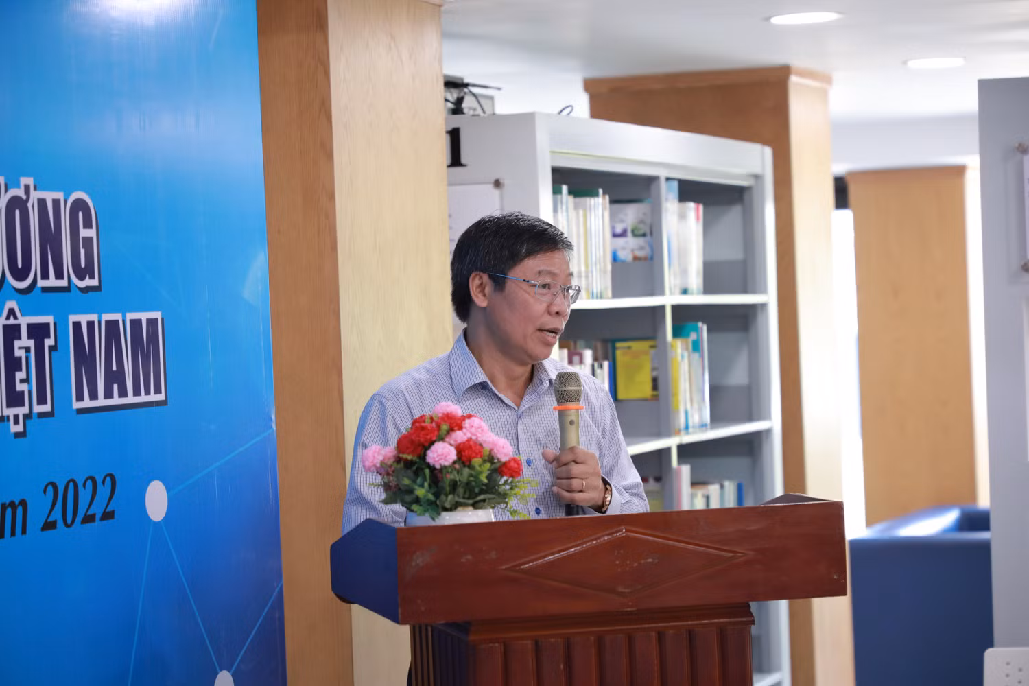 Phó Giáo sư, Tiến sĩ Nguyễn Xuân Hoàn - Hiệu trưởng Trường Đại học Công nghiệp Thực phẩm Thành phố Hồ Chí Minh chia sẻ tại toạ đàm (ảnh: Lê Phương) Phó Giáo sư, Tiến sĩ Nguyễn Xuân Hoàn - Hiệu trưởng Trường Đại học Công nghiệp Thực phẩm Thành phố Hồ Chí Minh chia sẻ tại toạ đàm (ảnh: Lê Phương)