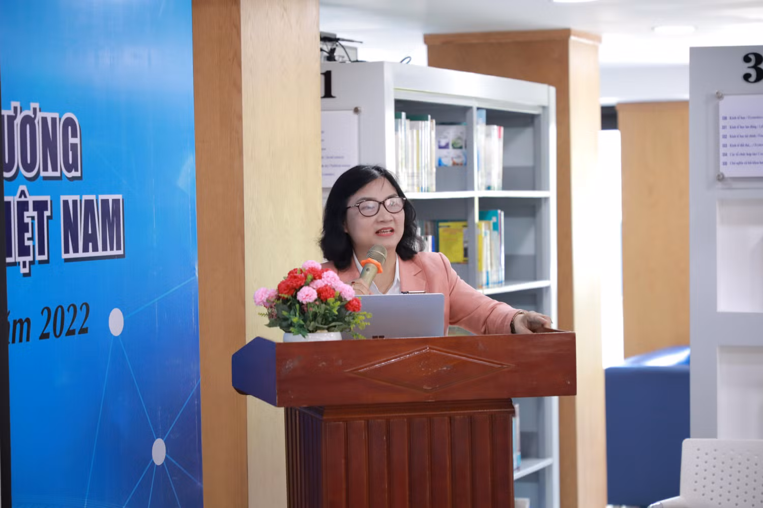 Phó giáo sư, Tiến sĩ Hồ Thuỷ Tiên - Chủ tịch Hội đồng trường Trường Đại học Tài chính – Marketing phát biểu tại toạ đàm (ảnh: Lê Phương) Phó giáo sư, Tiến sĩ Hồ Thuỷ Tiên - Chủ tịch Hội đồng trường Trường Đại học Tài chính – Marketing phát biểu tại toạ đàm (ảnh: Lê Phương)