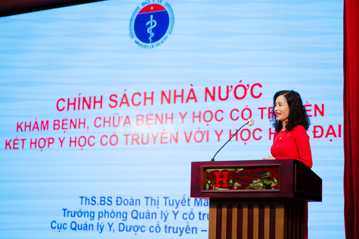 Thạc sĩ, Bác sĩ Đoàn Thị Tuyết Mai – Trưởng Phòng Quản lý Y cổ truyền, Cục Quản lý Y – Dược cổ truyền, Bộ Y tế chia sẻ tại hội thảo
