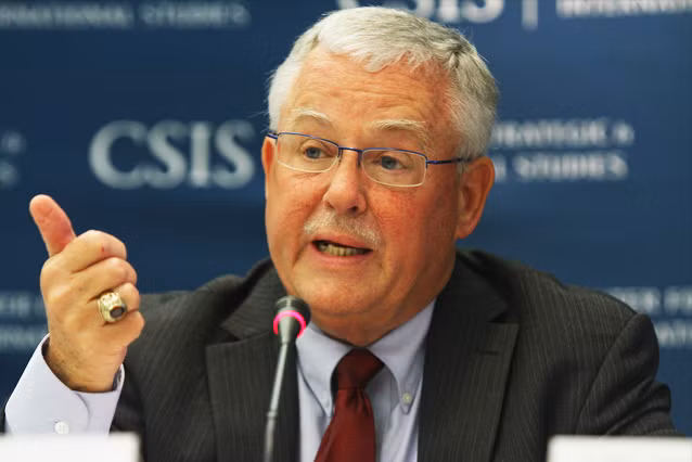 Giáo sư Carl Thayer, học viện Quốc phòng Úc, một chuyên gia về vấn đề Biển Đông. Giáo sư Carl Thayer, học viện Quốc phòng Úc, một chuyên gia về vấn đề Biển Đông.