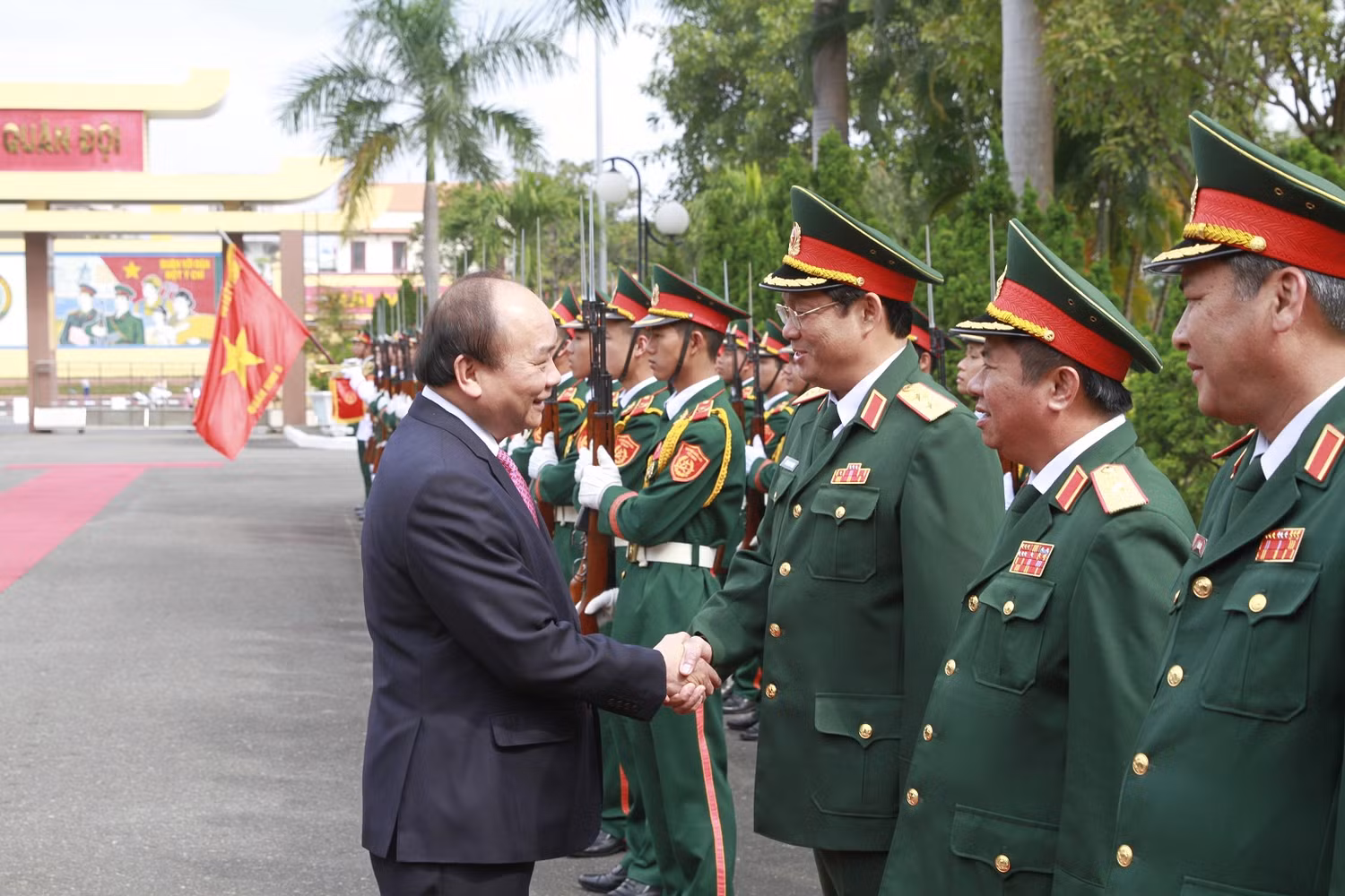 Tất cả các cấp, các ngành, mọi đơn vị phải bắt tay ngay vào việc ảnh 2