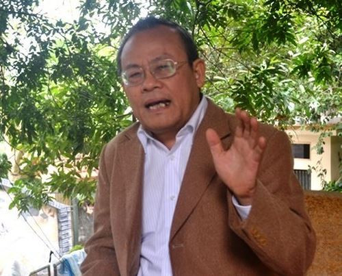 Ông Lê Văn Cuông cho rằng: "Liệu đằng sau hai vị này còn có những cấp cao hơn nữa không? Bởi, muốn quyết được những việc bán đất đai công sản thì còn liên quan đến cấp ủy của Đà Nẵng..." ảnh Quốc Toản. Ông Lê Văn Cuông cho rằng: "Liệu đằng sau hai vị này còn có những cấp cao hơn nữa không? Bởi, muốn quyết được những việc bán đất đai công sản thì còn liên quan đến cấp ủy của Đà Nẵng..." ảnh Quốc Toản.