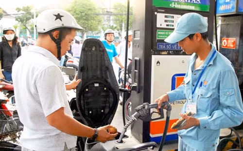Thủ tướng yêu cầu báo cáo về sự chênh lệch giá giữa các mặt hàng xăng dầu và nguyên nhân (ảnh minh họa - nguồn chinhphu.vn).