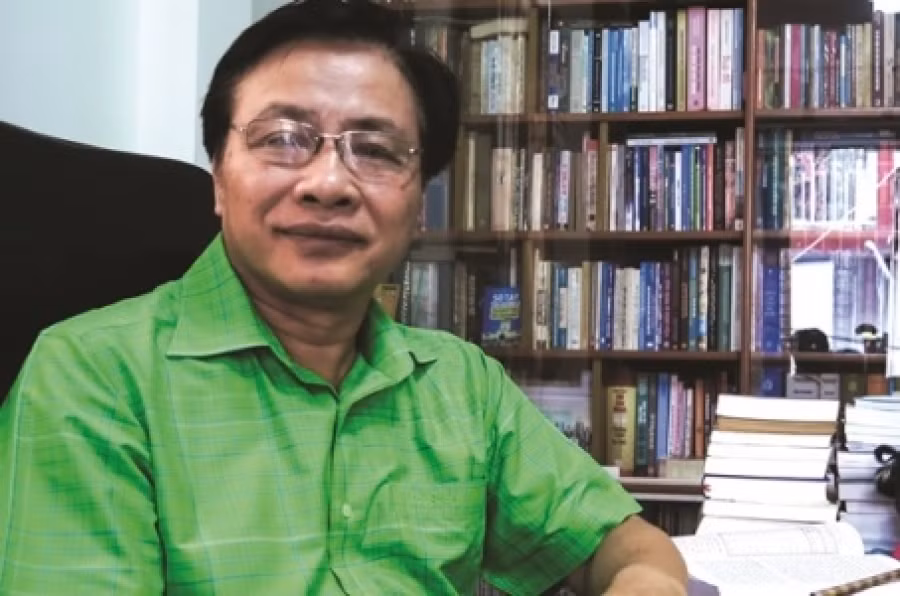 Giáo sư Trần Ngọc Thêm cho rằng: "Tôi không muốn dính đến những gì liên quan đến ông Tồn hết" - ảnh nguồn vanhoahoc.vn. Giáo sư Trần Ngọc Thêm cho rằng: "Tôi không muốn dính đến những gì liên quan đến ông Tồn hết" - ảnh nguồn vanhoahoc.vn.