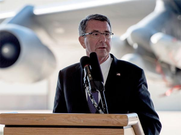 Ông Ash Carter, ảnh: economictimes.indiatimes.com. Ông Ash Carter, ảnh: economictimes.indiatimes.com.