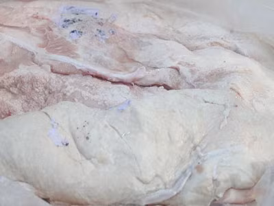 Phát hiện gần 14 tấn thịt thối bao bì Trung Quốc ảnh 3