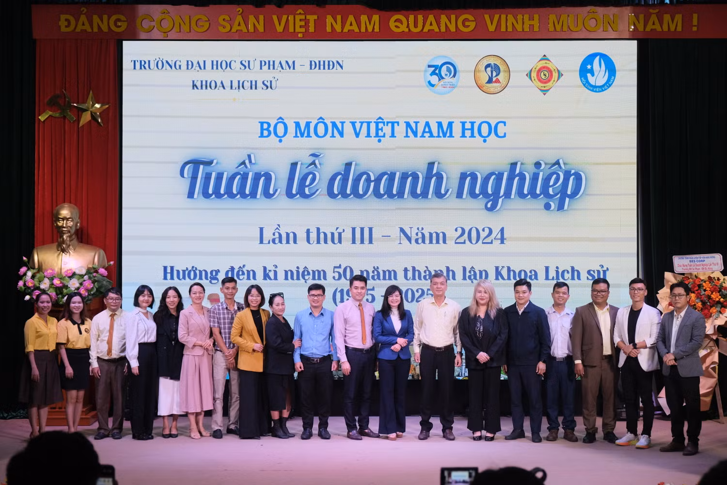 TUAN LE DOANH NGHIEP VNH.JPG