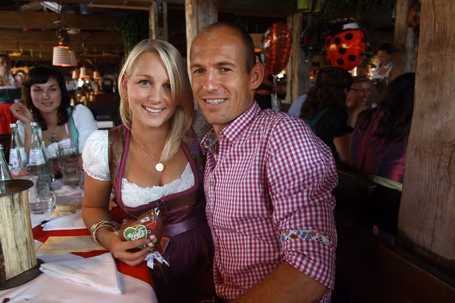 Robben bên cô vợ Bernadien Robben bên cô vợ Bernadien